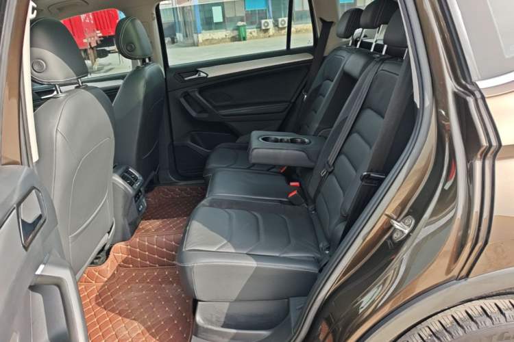 Used Volkswagen Tiguan L 2017 380TSI Automatic All-Wheel-Drive Luxury Edition Left Rear Seat