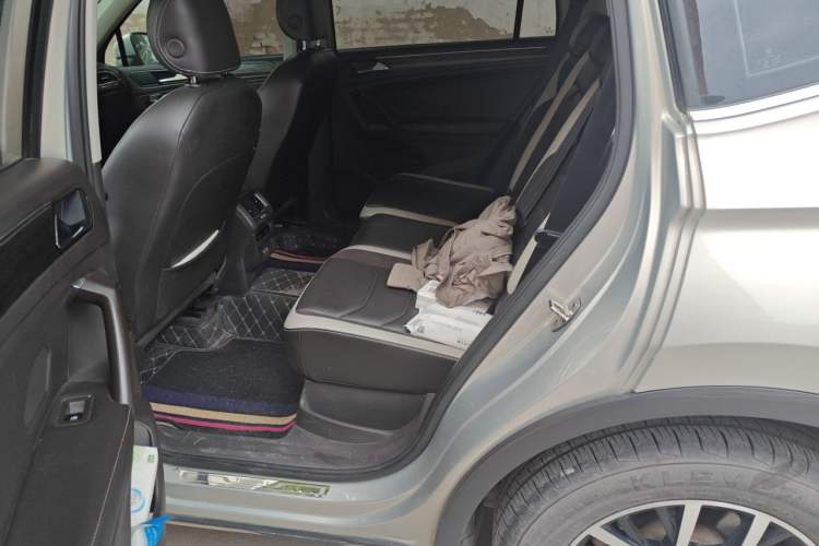 Used Volkswagen Tiguan L 2017 330TSI Automatic Two-Wheel Drive Luxury Edition Left Rear Seat