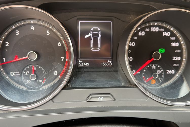 Used Volkswagen Tiguan L 2017 330TSI Automatic Two-Wheel Drive Luxury Edition Odometer Close Up