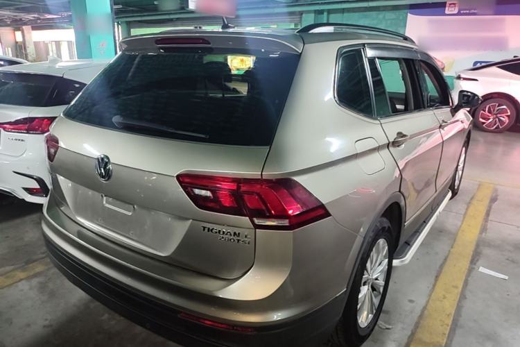 Used Volkswagen Tiguan L 2017 330TSI Automatic Two-Wheel Drive Luxury Edition Rear Right 45 Deg