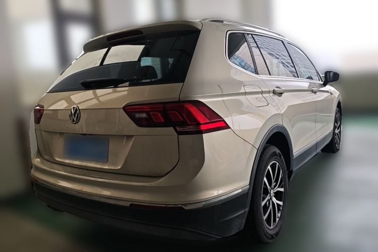 Used Volkswagen Tiguan L 2017 330TSI Automatic Two-Wheel Drive Luxury Edition Rear Right 45 Deg