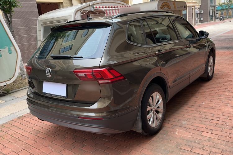 Used Volkswagen Tiguan L 2017 330TSI Automatic Two-Wheel Drive Luxury Edition Rear Right 45 Deg