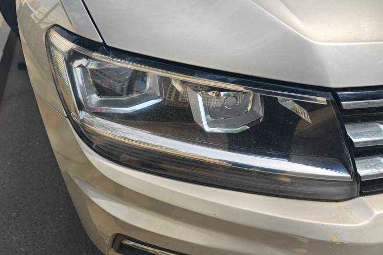 Used Volkswagen Tiguan L 2017 330TSI Automatic Two-Wheel Drive Luxury Edition Right Front Headlight