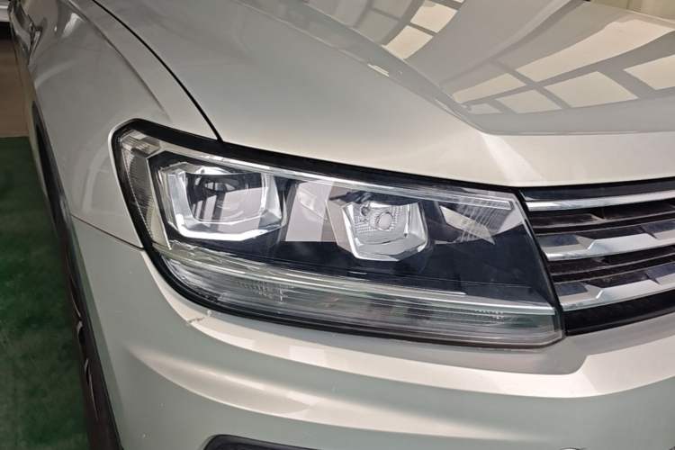Used Volkswagen Tiguan L 2017 330TSI Automatic Two-Wheel Drive Luxury Edition Right Front Headlight