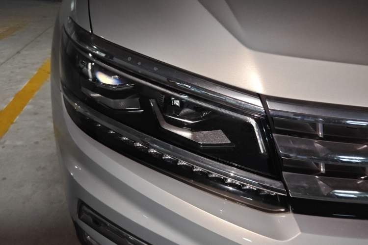 Used Volkswagen Tiguan L 2017 330TSI Automatic Two-Wheel Drive Flagship Edition Right Front Headlight