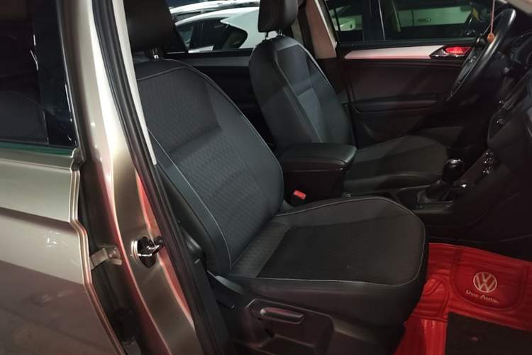 Used Volkswagen Tiguan L 2017 330TSI Automatic Two-Wheel Drive Luxury Edition Right Front Seat