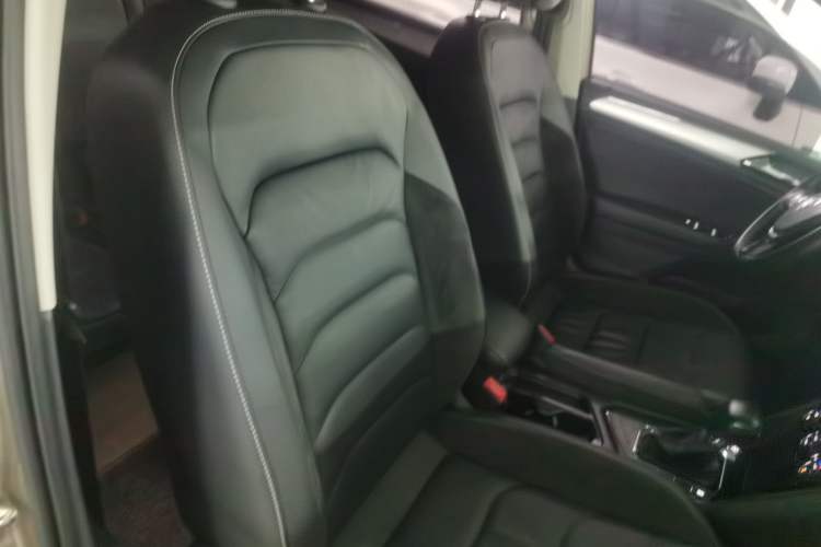 Used Volkswagen Tiguan L 2017 330TSI Automatic Two-Wheel Drive Luxury Edition Right Front Seat
