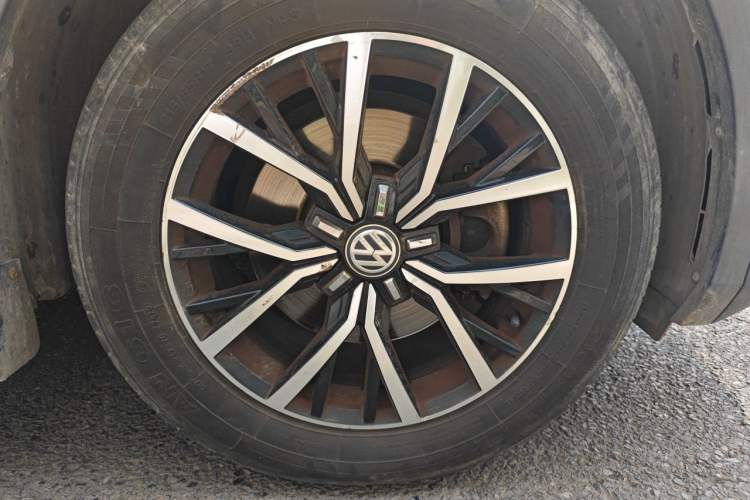 Used Volkswagen Tiguan L 2017 330TSI Automatic Two-Wheel Drive Luxury Edition Right Front Wheel Hub