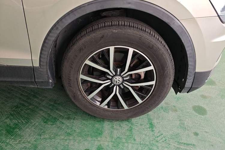 Used Volkswagen Tiguan L 2017 330TSI Automatic Two-Wheel Drive Luxury Edition Right Front Wheel Hub