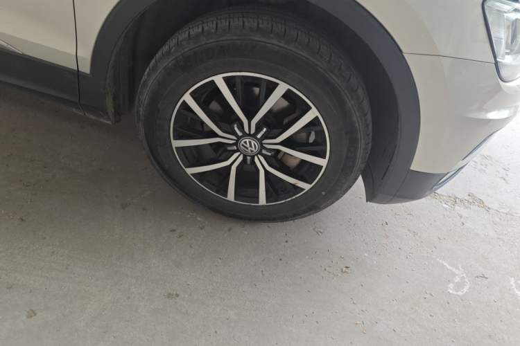 Used Volkswagen Tiguan L 2017 330TSI Automatic Two-Wheel Drive Luxury Edition Right Front Wheel Hub