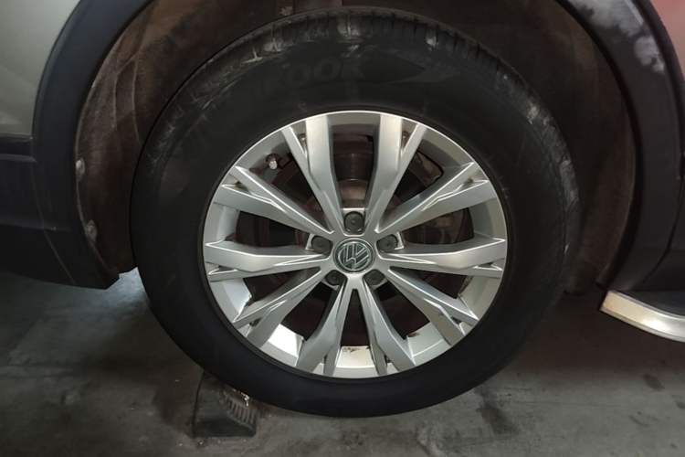 Used Volkswagen Tiguan L 2017 330TSI Automatic Two-Wheel Drive Luxury Edition Right Rear Wheel Hub
