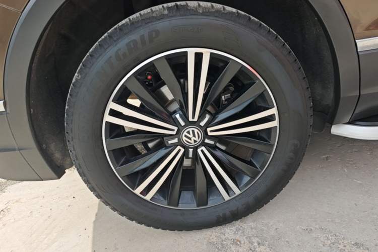 Used Volkswagen Tiguan L 2017 380TSI Automatic All-Wheel-Drive Luxury Edition Right Rear Wheel Hub