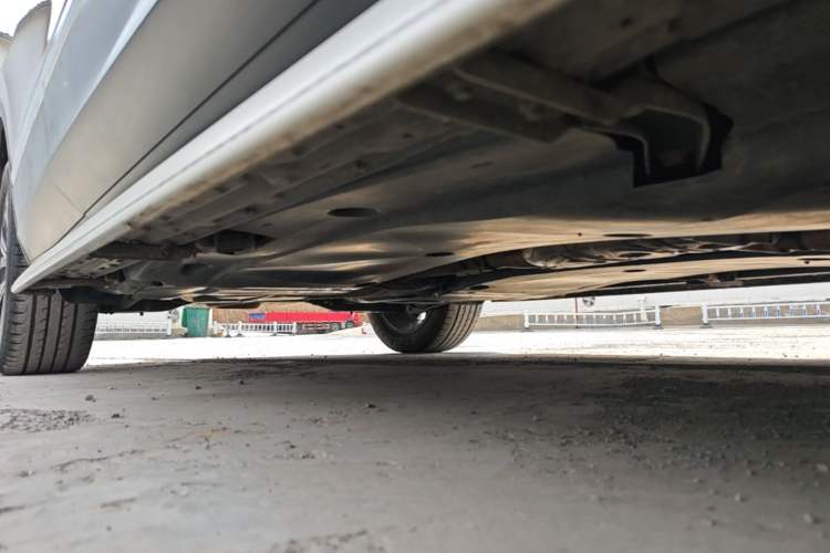 Used Volkswagen Tiguan L 2017 380TSI Automatic All-Wheel-Drive Luxury Edition Right Side Sill