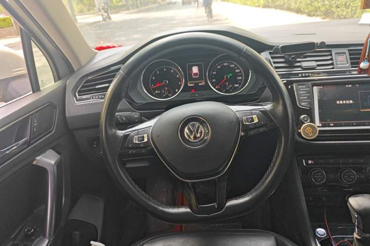 Used Volkswagen Tiguan L 2017 330TSI Automatic Two-Wheel Drive Luxury Edition Steering Wheel