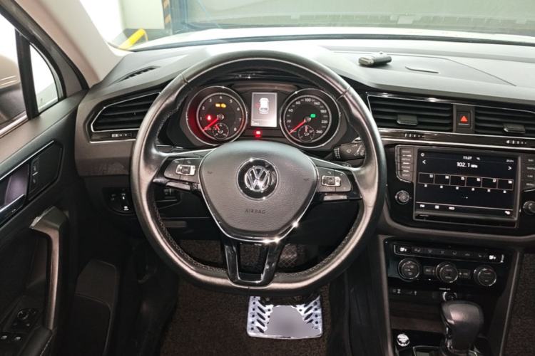 Used Volkswagen Tiguan L 2017 330TSI Automatic Two-Wheel Drive Luxury Edition Steering Wheel