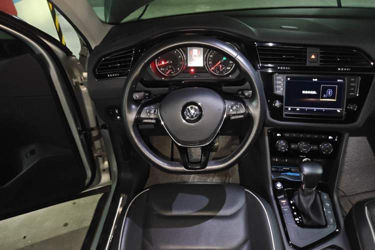 Used Volkswagen Tiguan L 2017 330TSI Automatic Two-Wheel Drive Flagship Edition Steering Wheel