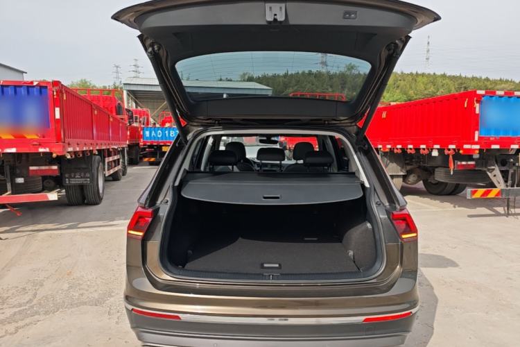 Used Volkswagen Tiguan L 2017 380TSI Automatic All-Wheel-Drive Luxury Edition Trunk