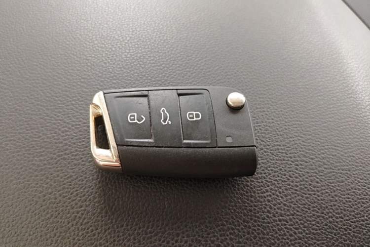 Used Volkswagen Tiguan L 2017 330TSI Automatic Two-Wheel Drive Luxury Edition Vehicle Key