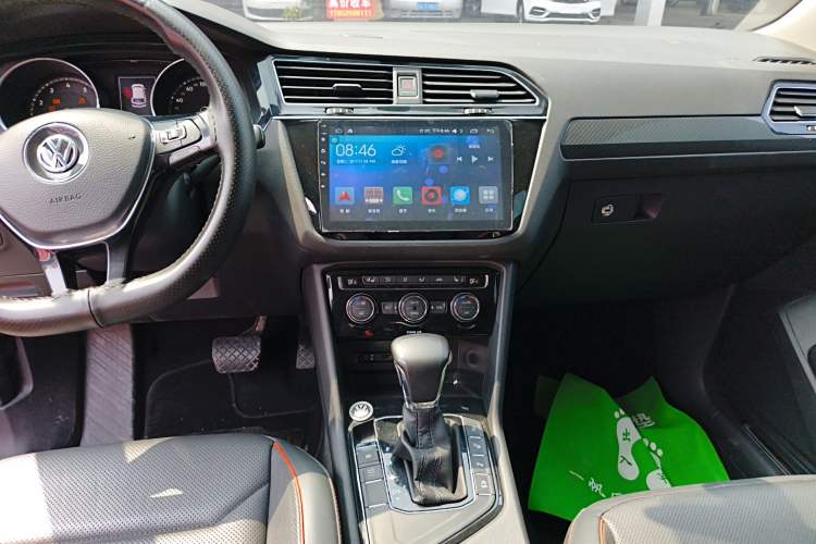 Used Volkswagen Tiguan L 2017 330TSI Automatic Two-Wheel Drive Flagship Edition Audio And AC Panel