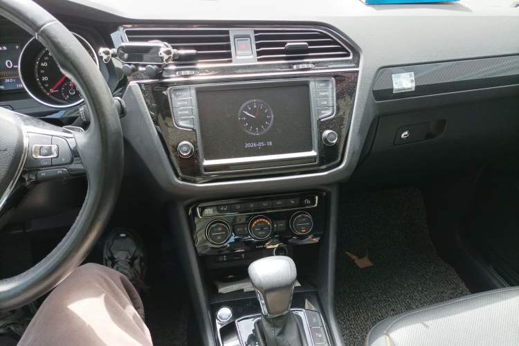 Used Volkswagen Tiguan L 2017 330TSI Automatic Two-Wheel Drive Flagship Edition Audio And AC Panel