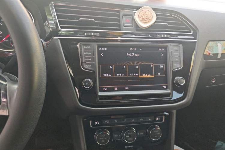 Used Volkswagen Tiguan L 2017 380TSI Automatic All-Wheel Drive Supreme Flagship Edition Audio And AC Panel