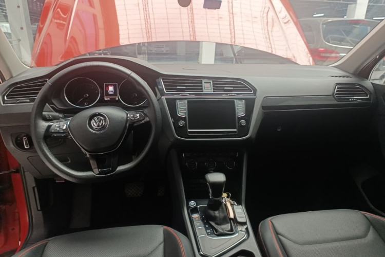 Used Volkswagen Tiguan L 2017 330TSI Automatic Two-Wheel Drive Flagship Edition Center Console