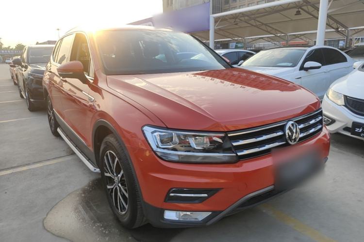 Used Volkswagen Tiguan L 2017 330TSI Automatic Two-Wheel Drive Comfort Edition Front Right 45 Deg