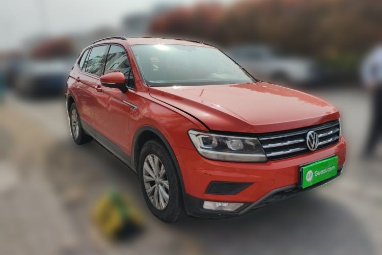 Used Volkswagen Tiguan L 2017 330TSI Automatic Two-Wheel Drive Luxury Edition Front Right 45 Deg