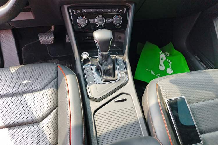 Used Volkswagen Tiguan L 2017 330TSI Automatic Two-Wheel Drive Flagship Edition Gear Lever