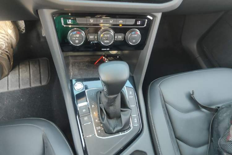 Used Volkswagen Tiguan L 2017 330TSI Automatic Two-Wheel Drive Comfort Edition Gear Lever