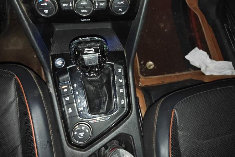 Used Volkswagen Tiguan L 2017 380TSI Automatic All-Wheel Drive Supreme Flagship Edition Gear Lever