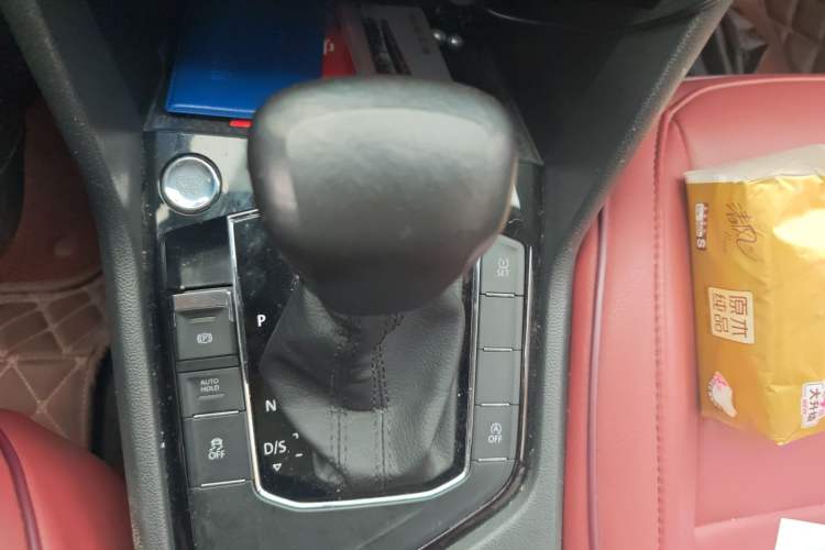 Used Volkswagen Tiguan L 2017 380TSI Automatic All-Wheel-Drive Luxury Edition Gear Lever