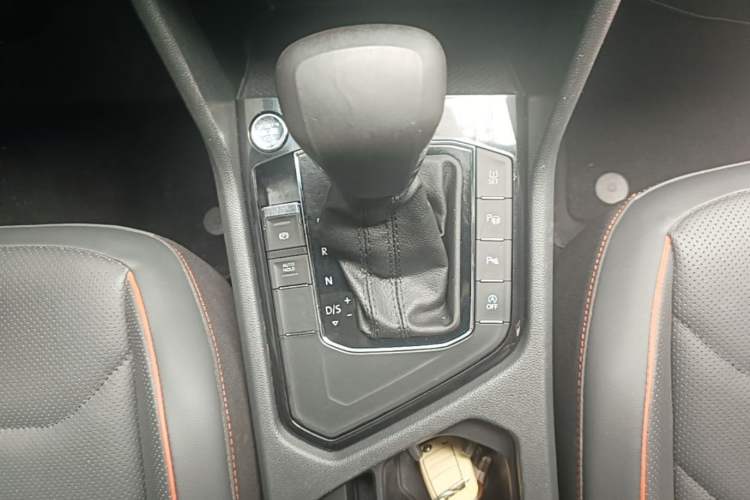 Used Volkswagen Tiguan L 2017 330TSI Automatic Two-Wheel Drive Flagship Edition Gear Lever