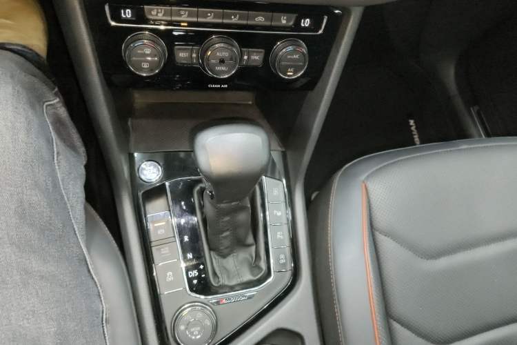 Used Volkswagen Tiguan L 2017 380TSI Automatic All-Wheel Drive Supreme Flagship Edition Gear Lever