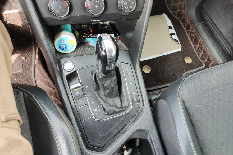 Used Volkswagen Tiguan L 2017 330TSI Automatic Two-Wheel Drive Luxury Edition Gear Lever
