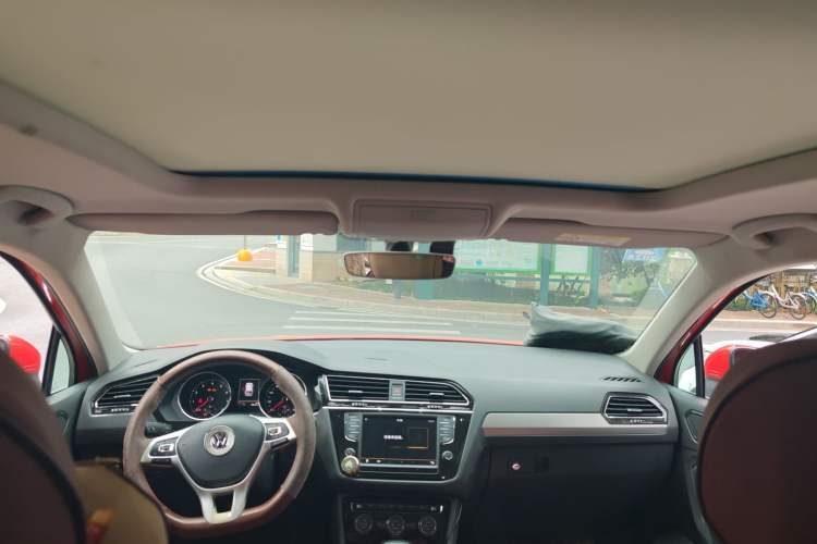 Used Volkswagen Tiguan L 2017 380TSI Automatic All-Wheel-Drive Luxury Edition Headliner
