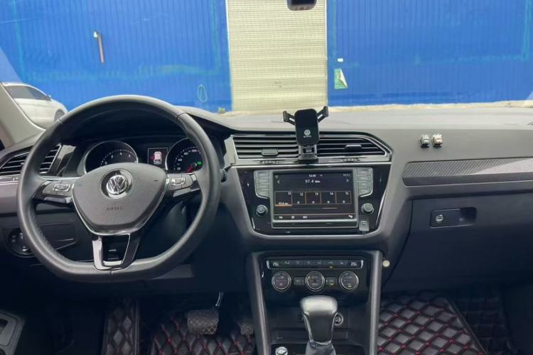 Used Volkswagen Tiguan L 2017 330TSI Automatic Two-Wheel Drive Flagship Edition Interior 1
