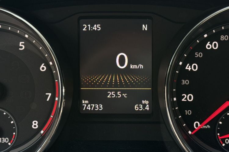 Used Volkswagen Tiguan L 2017 330TSI Automatic Two-Wheel Drive Comfort Edition Interior 2