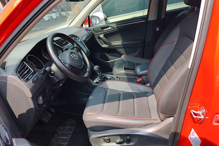 Used Volkswagen Tiguan L 2017 330TSI Automatic Two-Wheel Drive Flagship Edition Left Front Seat