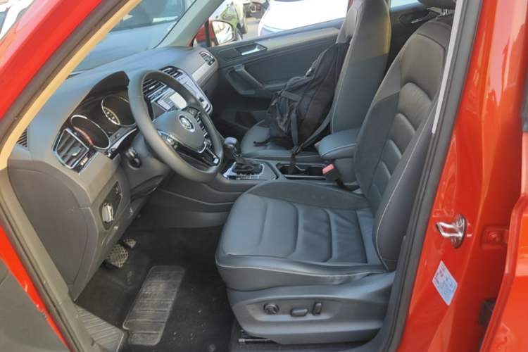 Used Volkswagen Tiguan L 2017 330TSI Automatic Two-Wheel Drive Comfort Edition Left Front Seat