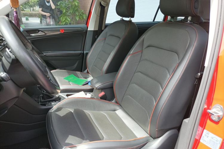 Used Volkswagen Tiguan L 2017 330TSI Automatic Two-Wheel Drive Flagship Edition Left Front Seat