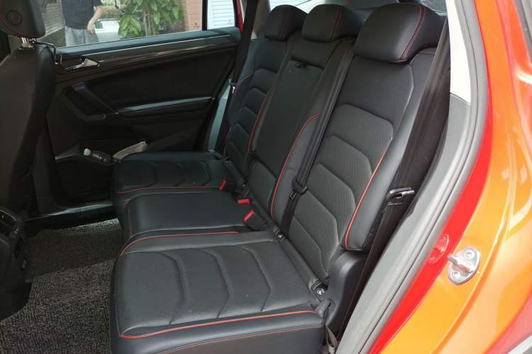Used Volkswagen Tiguan L 2017 330TSI Automatic Two-Wheel Drive Flagship Edition Left Rear Seat