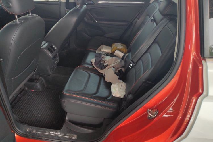 Used Volkswagen Tiguan L 2017 380TSI Automatic All-Wheel-Drive Flagship Edition Left Rear Seat