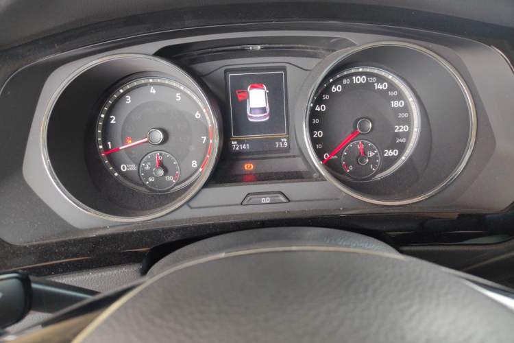 Used Volkswagen Tiguan L 2017 380TSI Automatic All-Wheel-Drive Flagship Edition Odometer Close Up