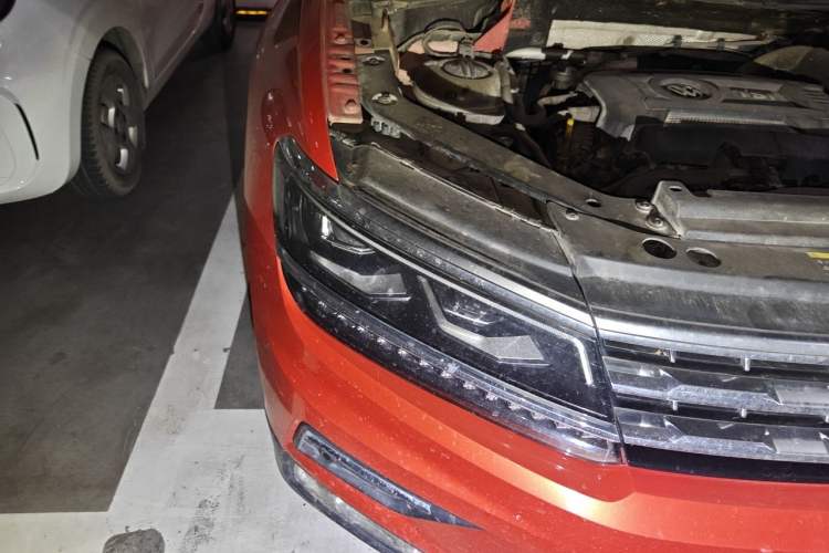 Used Volkswagen Tiguan L 2017 380TSI Automatic All-Wheel Drive Supreme Flagship Edition Right Front Headlight