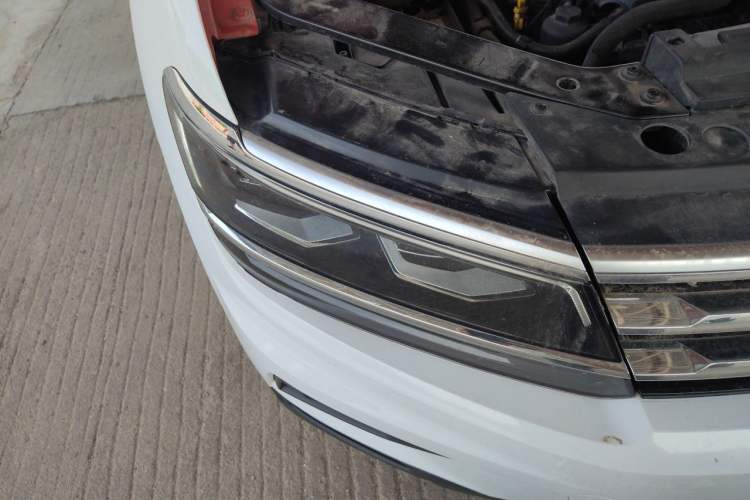 Used Volkswagen Tiguan L 2017 380TSI Automatic All-Wheel-Drive Flagship Edition Right Front Headlight