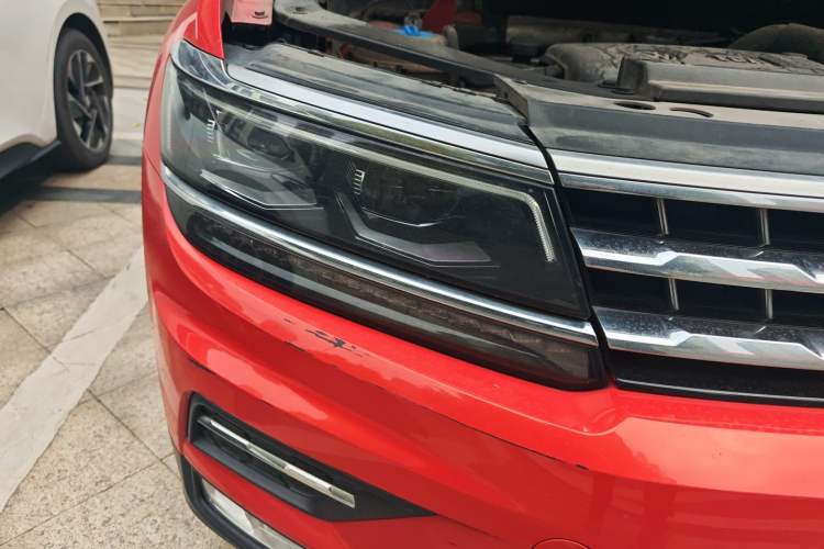 Used Volkswagen Tiguan L 2017 380TSI Automatic All-Wheel-Drive Luxury Edition Right Front Headlight