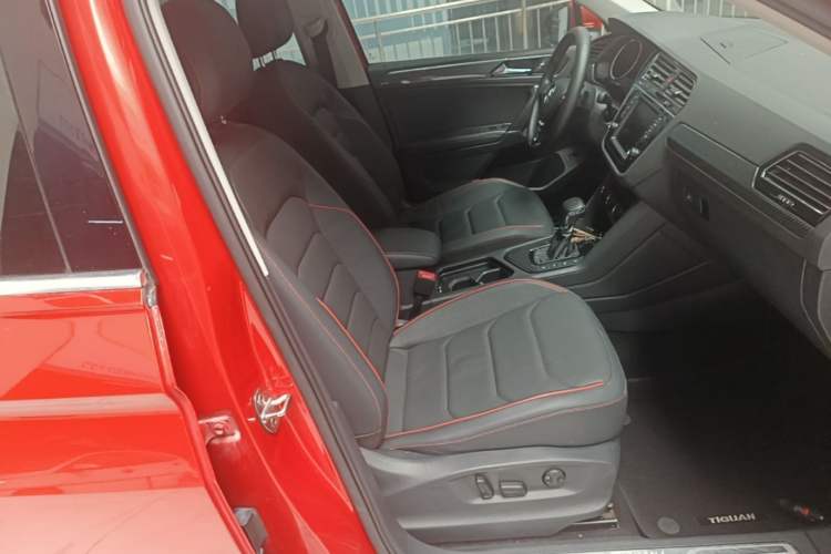 Used Volkswagen Tiguan L 2017 330TSI Automatic Two-Wheel Drive Flagship Edition Right Front Seat