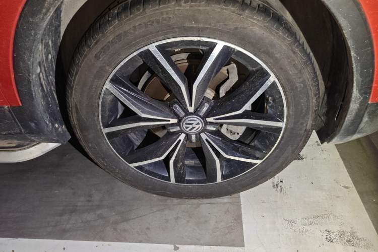 Used Volkswagen Tiguan L 2017 380TSI Automatic All-Wheel Drive Supreme Flagship Edition Right Front Wheel Hub