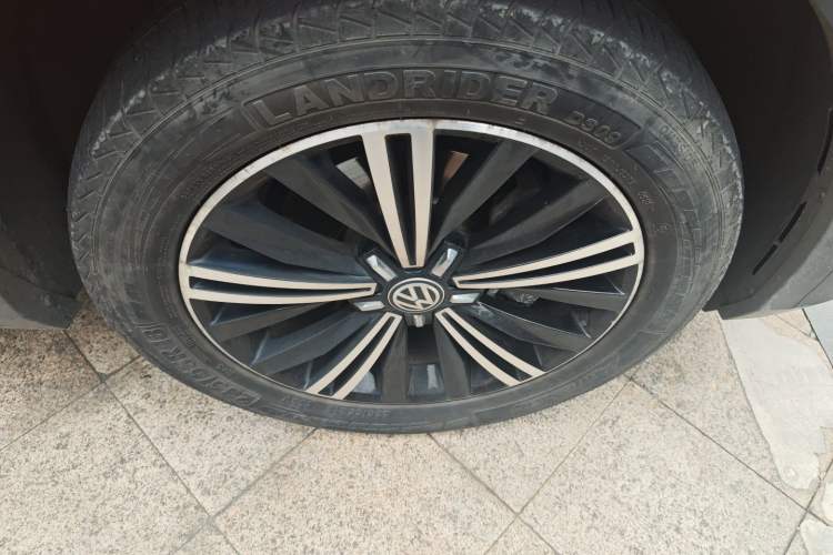 Used Volkswagen Tiguan L 2017 380TSI Automatic All-Wheel-Drive Luxury Edition Right Front Wheel Hub